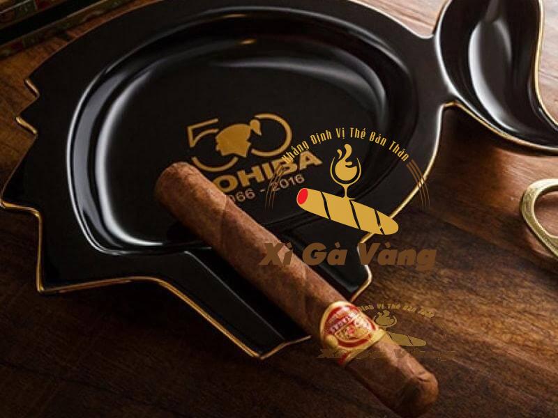 Gạt tàn xì gà thủy tinh có vẻ ngoài bắt mắt